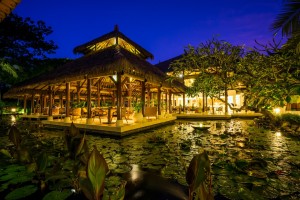 Grand Club Lounge